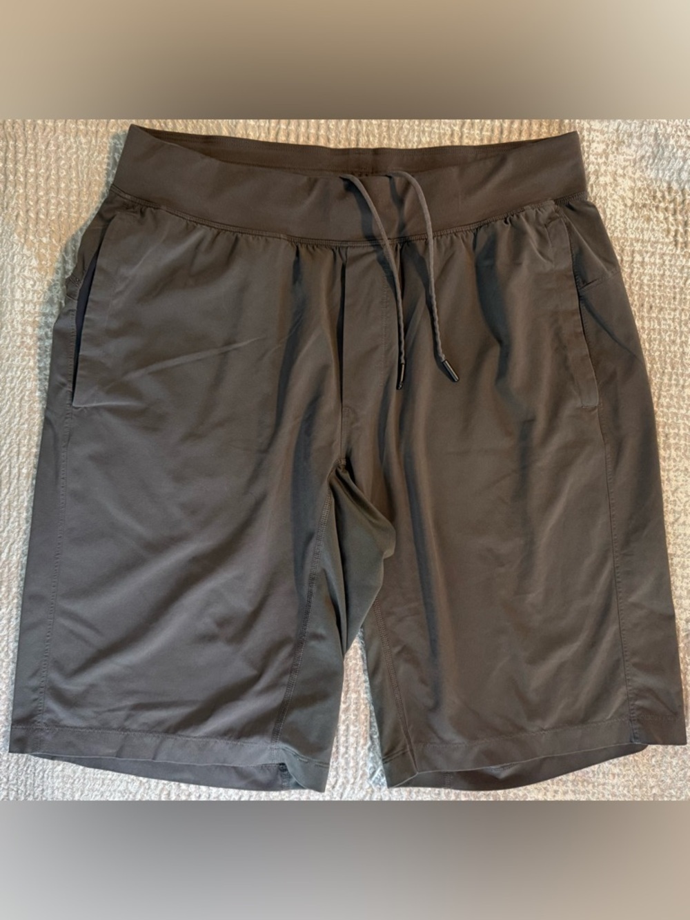 Lululemon Mens Dark Gray Training Shorts 11.5” Inseam Size L